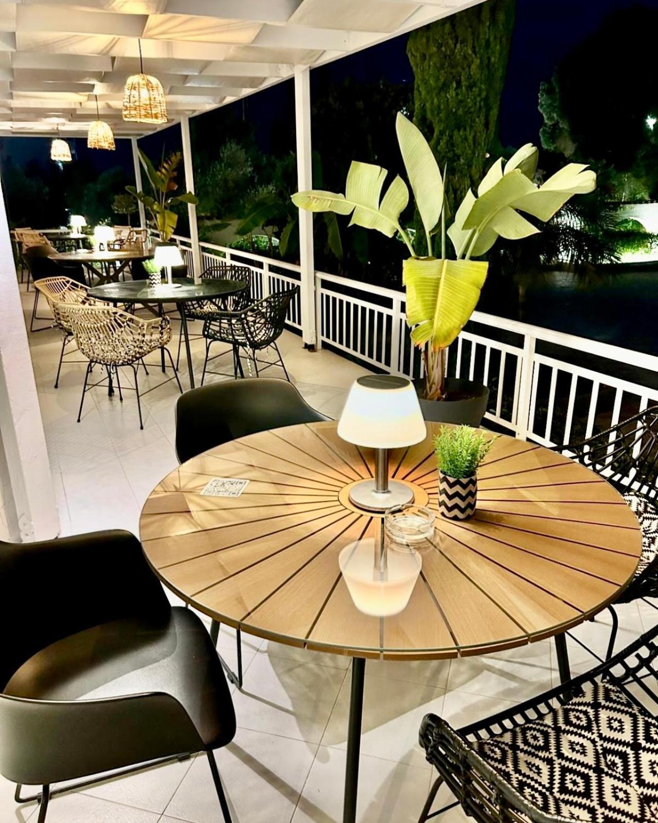 快乐时光酒店 Theológos 外观 照片