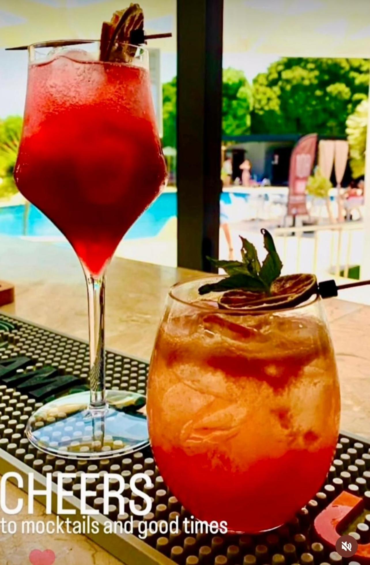 快乐时光酒店 Theológos 外观 照片